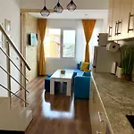 Penthouse Panorama Sea View Apt. アパート ポモリエ